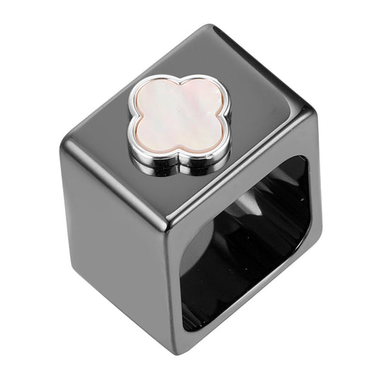 🤍 Pearl Clover Ceramic Ring